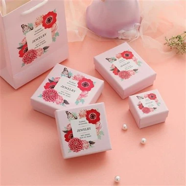 Rosafarbene quadratische Schmuck-Geschenkboxen