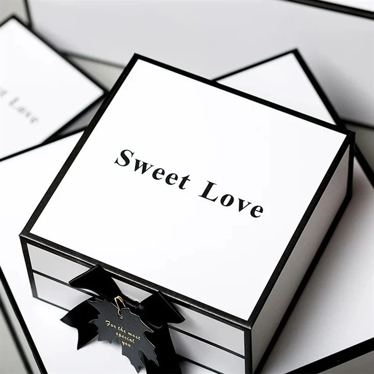 Magnetische Geschenkboxen mit Schleifen