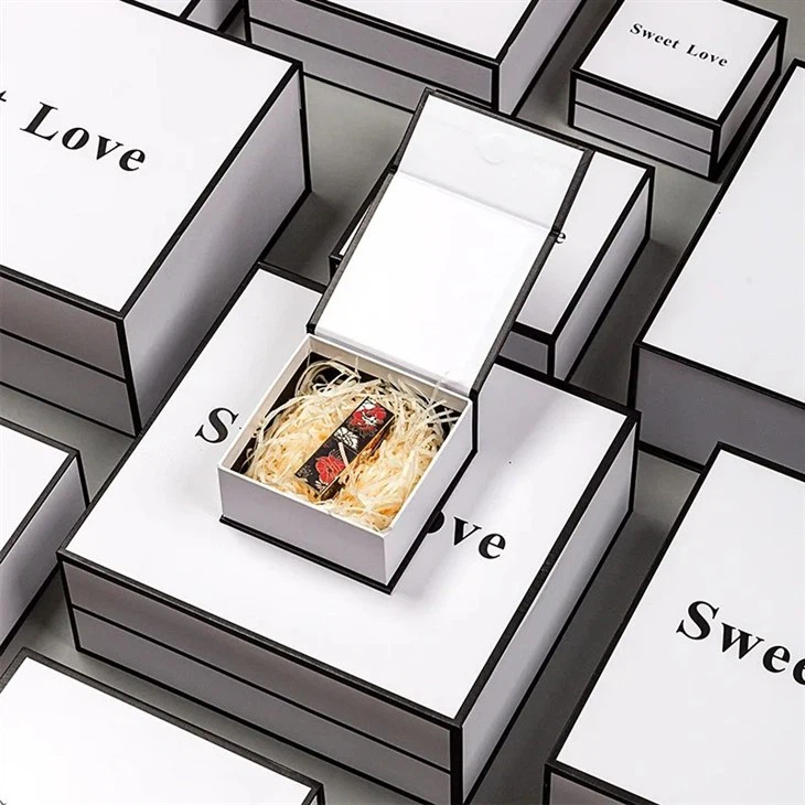Magnetic Gift Boxes With Ribbon Bows