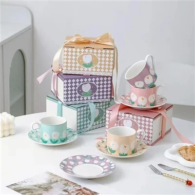 Tulpen-Kaffeetasse aus Keramik in Geschenkbox